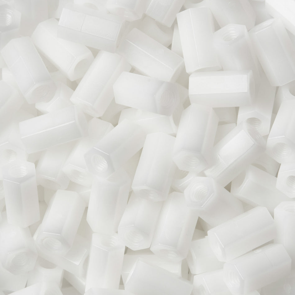 Écrous d'espacement en polyacétal (POM)
